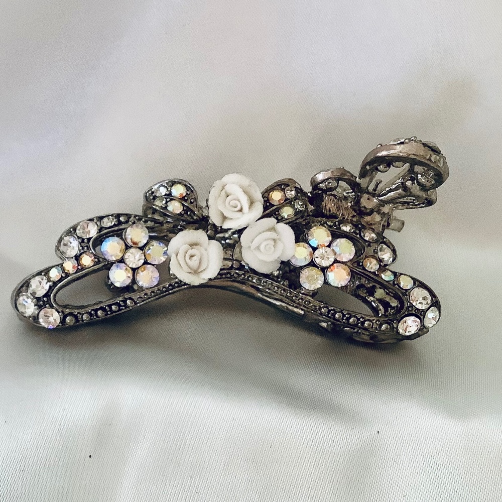 Vintage Metal Jaw clip with White & Crystal Flowers